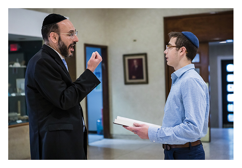 Rav Pesach Skulnick talking to a Heichal talmidim